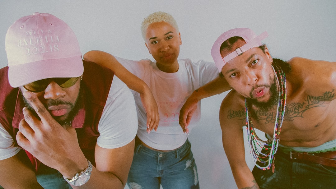 Was bedeutet Bimbo? Herkunft, Nutzung und Diskussionen rund um das Wort