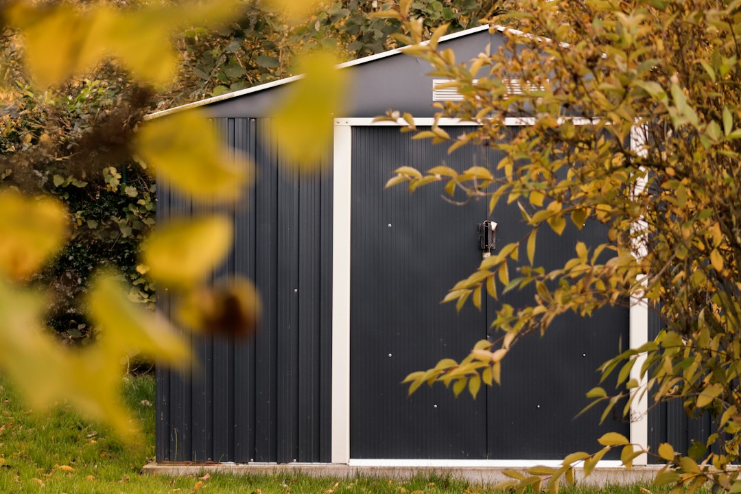 Gartenlaube in de kleingarten: wat mag je bouwen en waar moet je op letten?